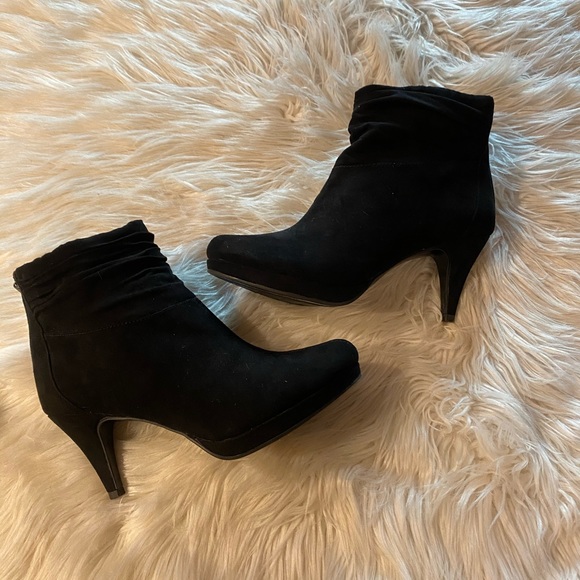 bandolino black ankle boots